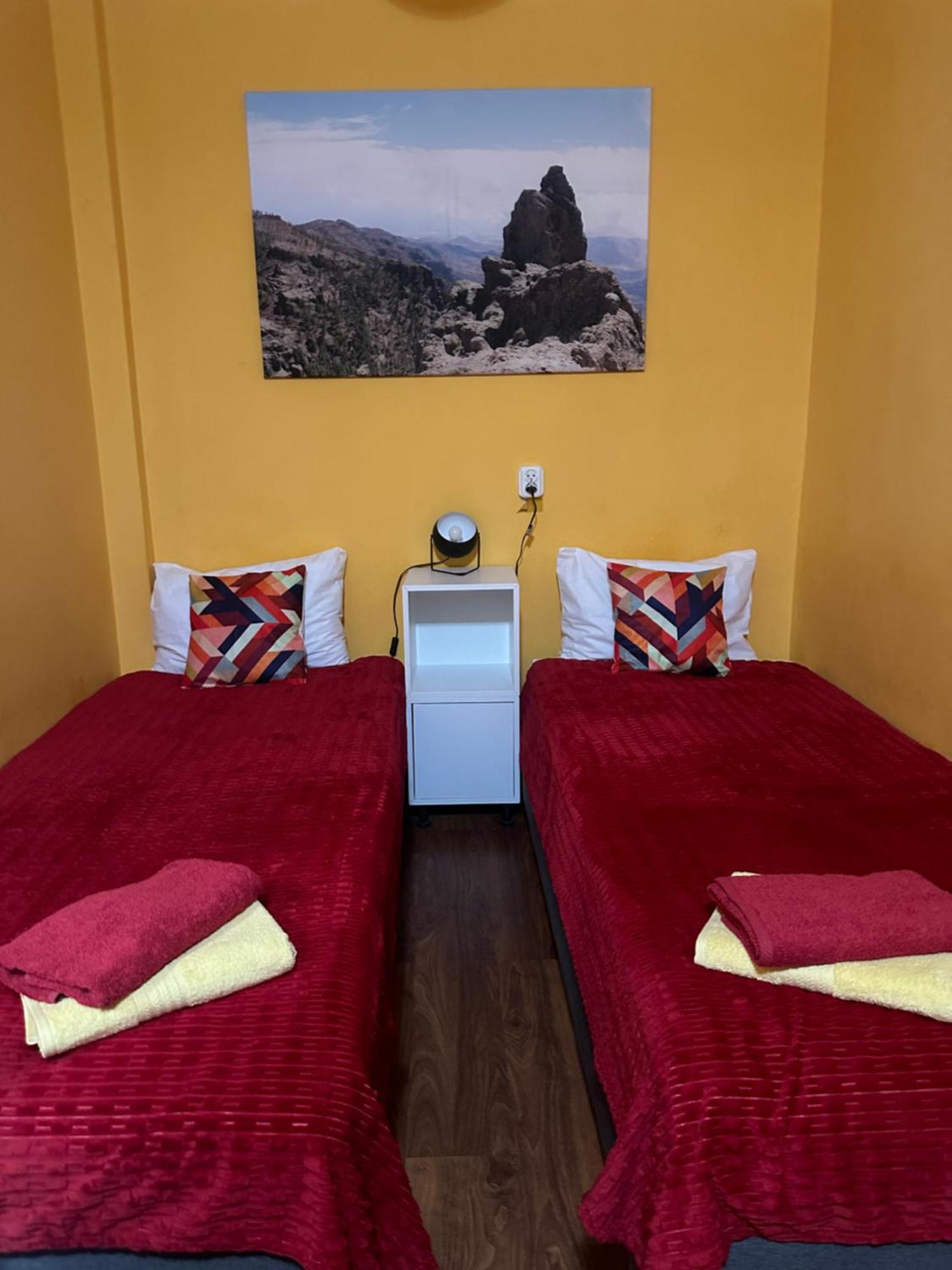 Отель Travel House Вроцлав Экстерьер фото