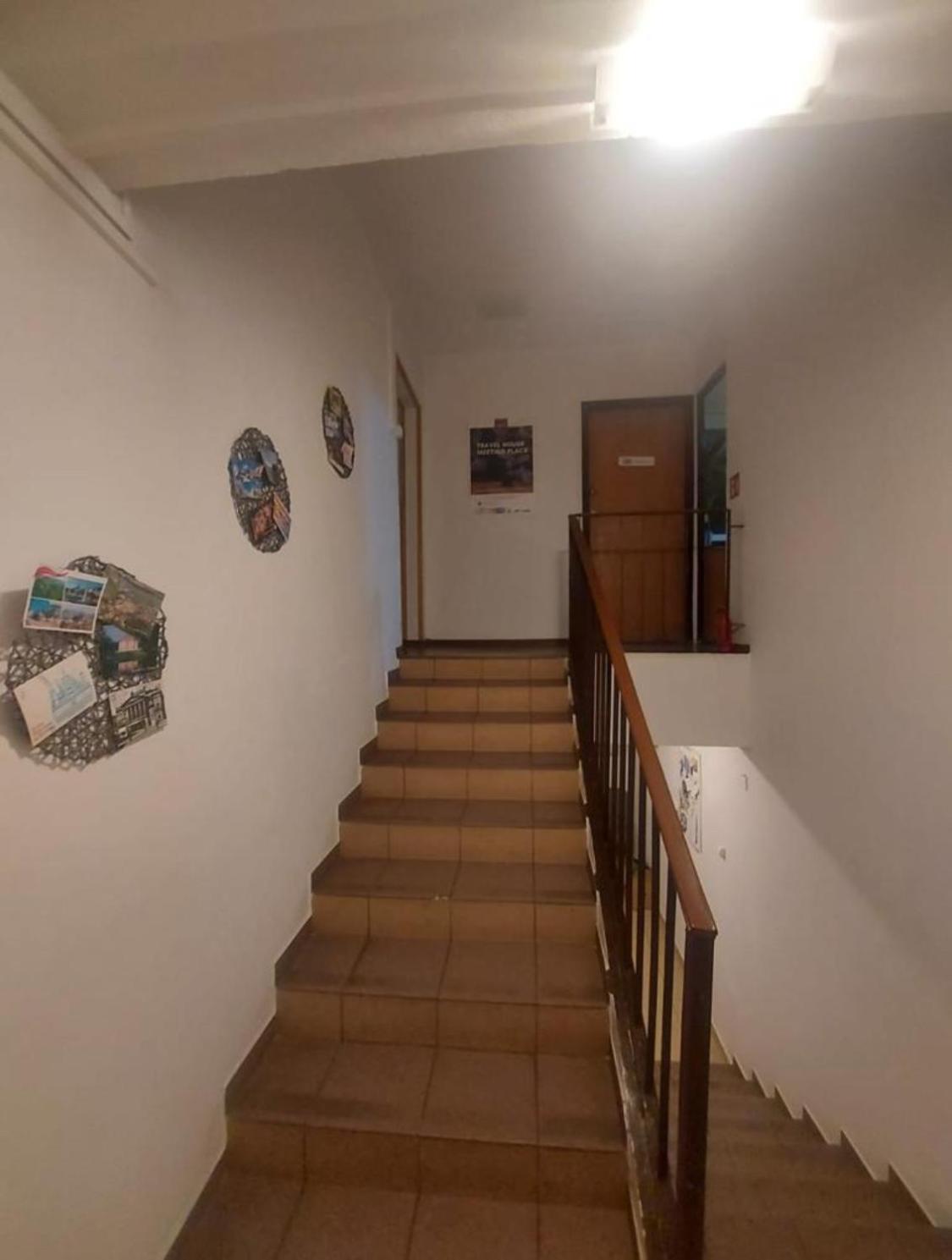Отель Travel House Вроцлав Экстерьер фото