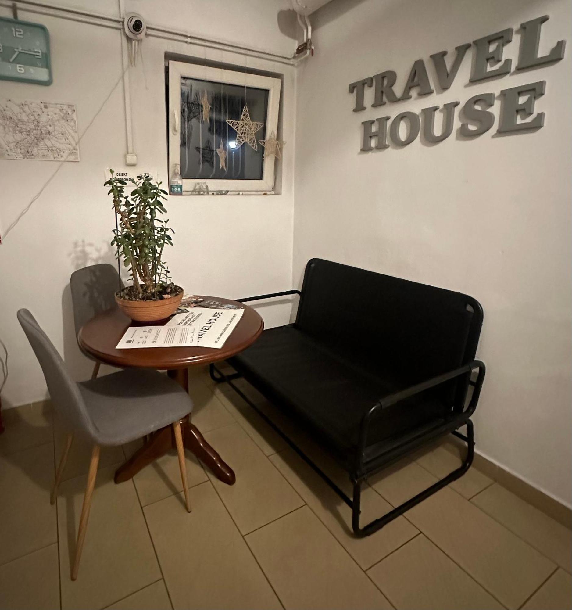 Отель Travel House Вроцлав Экстерьер фото