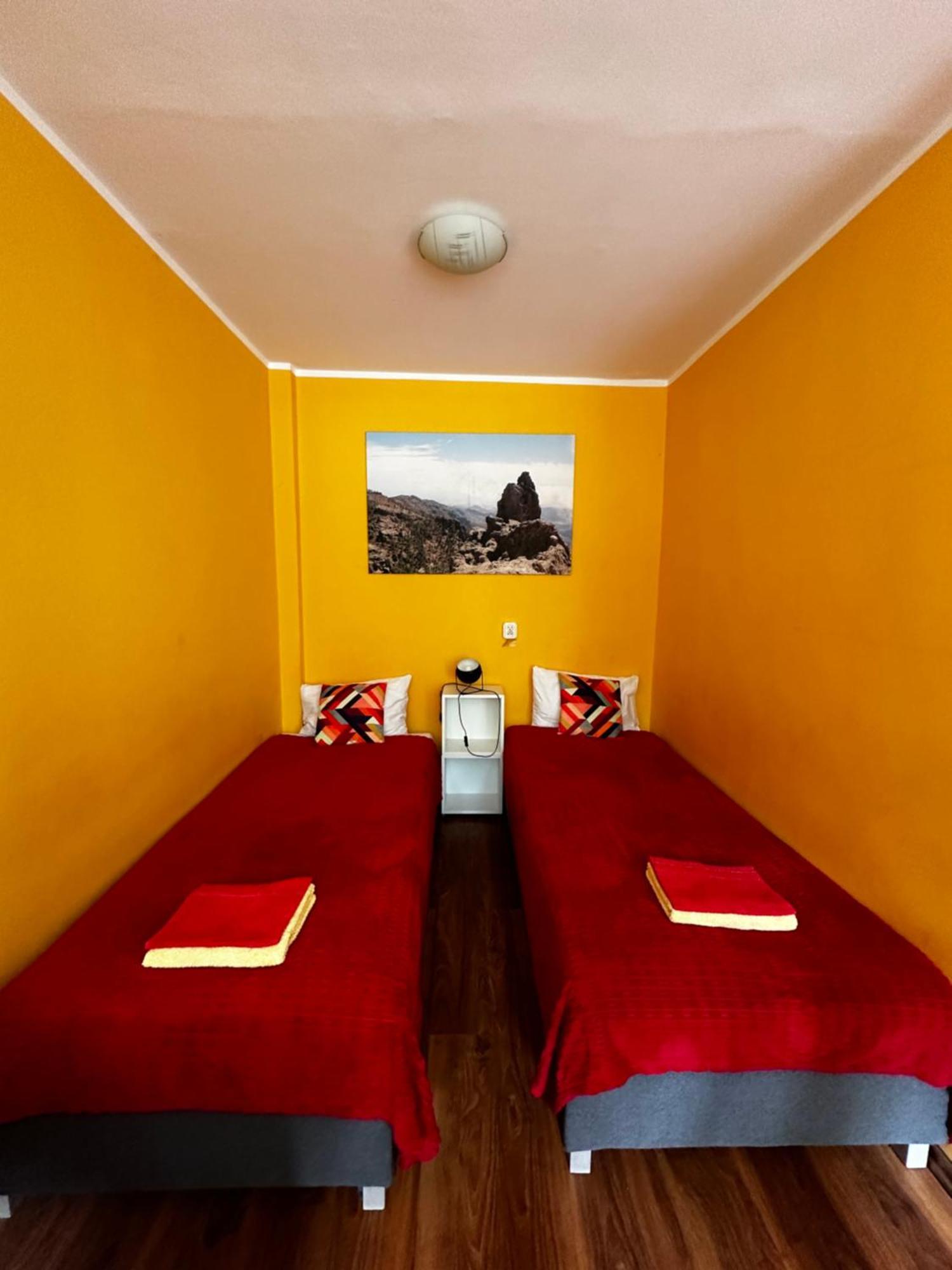 Отель Travel House Вроцлав Экстерьер фото